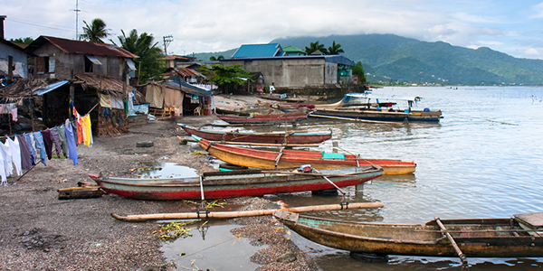 A fishing village along Laguna Lake in Los Banos in the Philippines. - Photo: Shutterstock